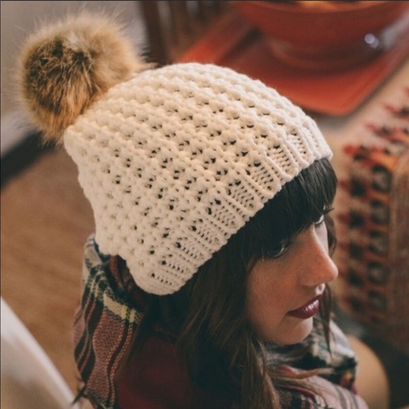 Accessories - White Pom Chunky Beanie